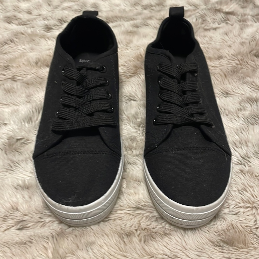 Black sneakers size small 6/7 canvas wore 1x